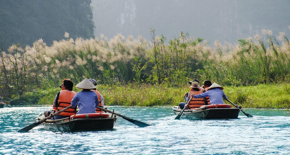 Kayak sur la rivière Nam Song à Vang Vieng