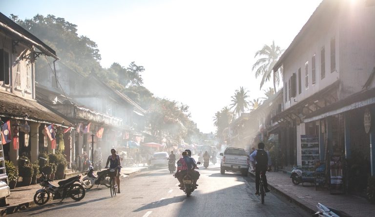 Monnaie du Laos : quelle devise est utilisée et comment payer, changer et retirer de l’argent sur place ?