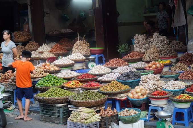 Le marché Dong Xuan, le plus grand marché de Hanoï.