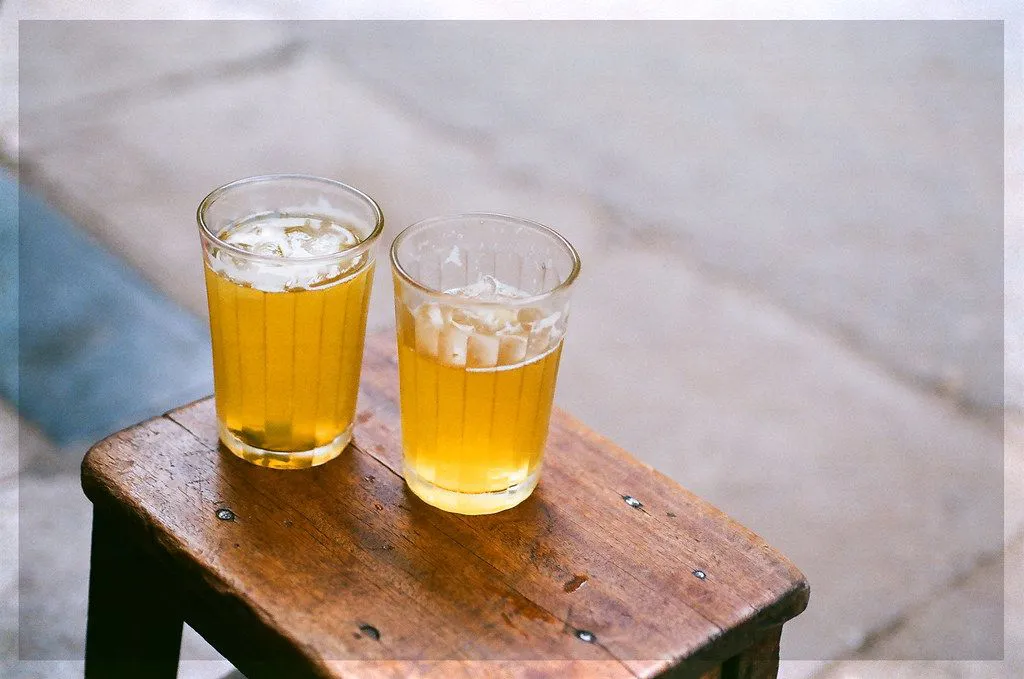 Le trà đá est probablement la boisson la plus présente au Vietnam