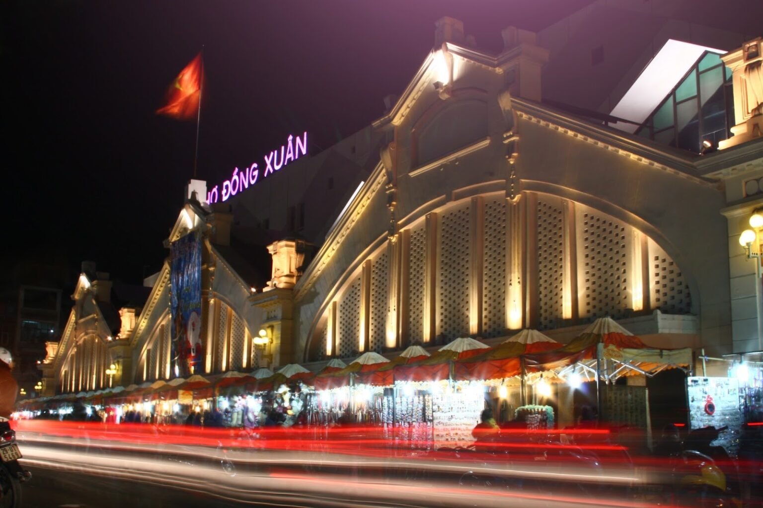 Marché de nuit Đồng Xuân, Hanoi