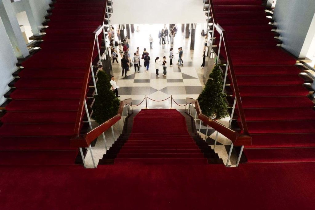 Escalier intérieur du Palais de la Réunification