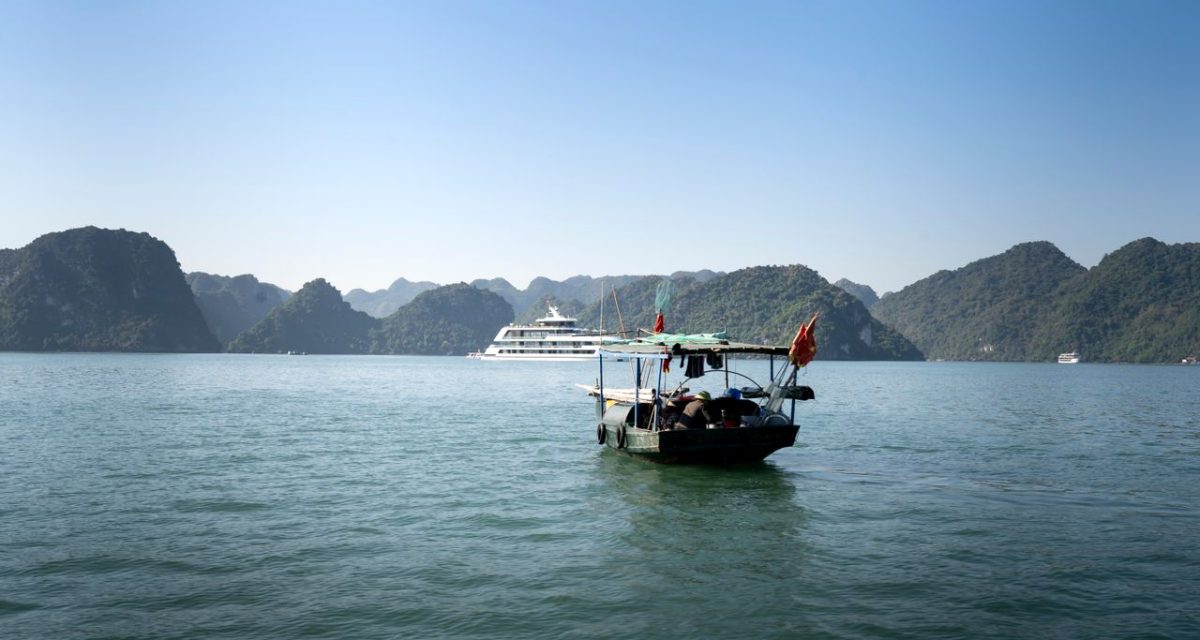 Bateau dans le golfe du Tonkin au Vietnam