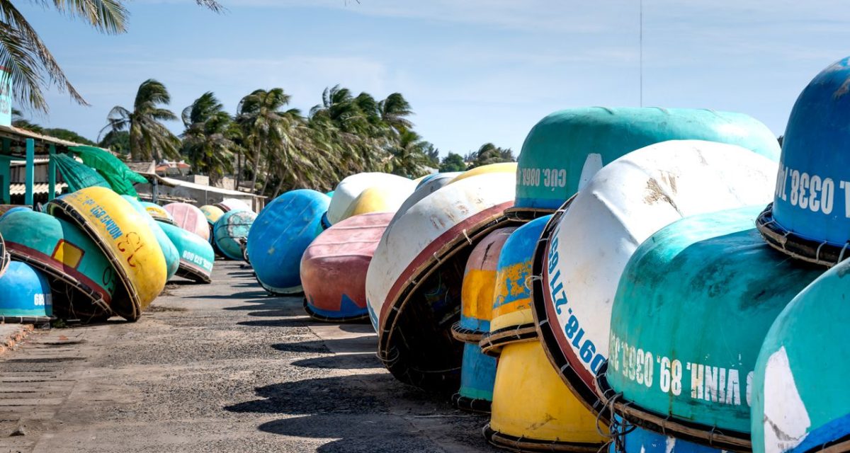 Bateaux de pêche sur la plage de Mũi Né