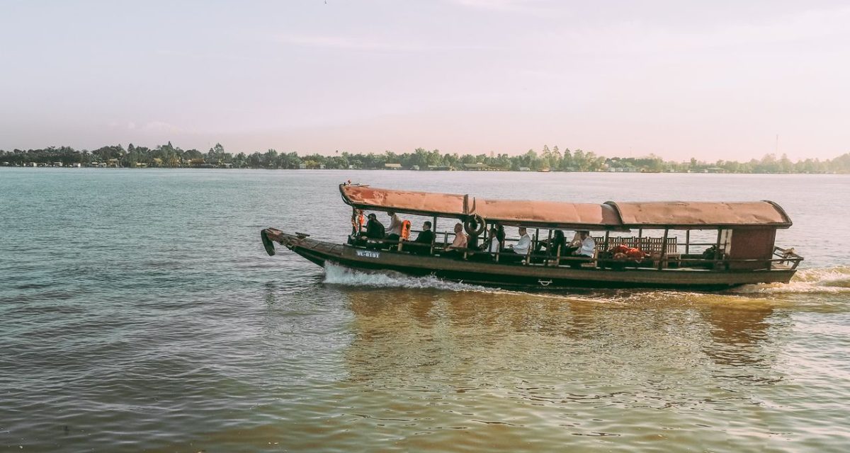 Croisière sur le Mékong au Laos, entre villages, nature et rythme paisible