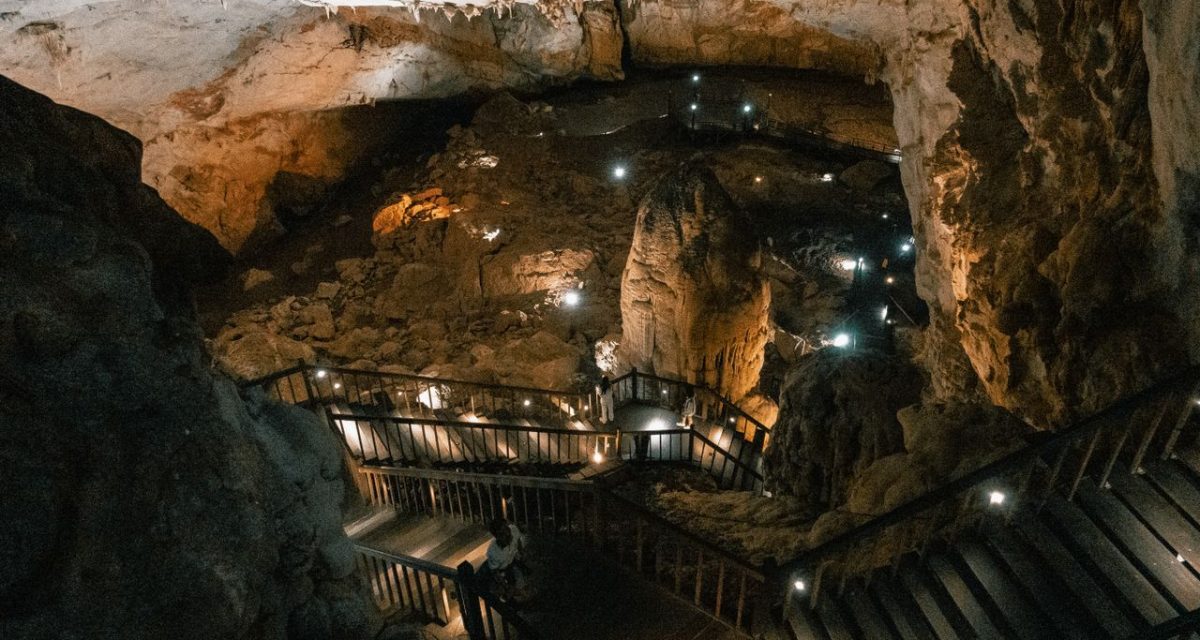 Escalier aménagé permettant d’accéder aux différentes salles de Thiên Đường