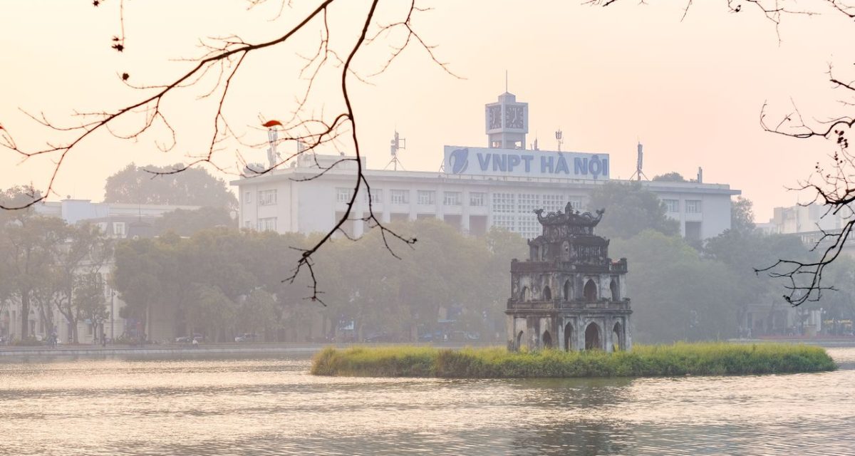 Lac Hoan Kiem à Hanoi au Tonkin Vietnam