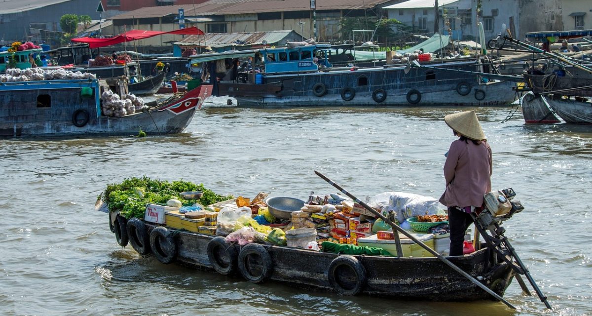 Marchés flottants au Vietnam, vendeuse sur le Mékong
