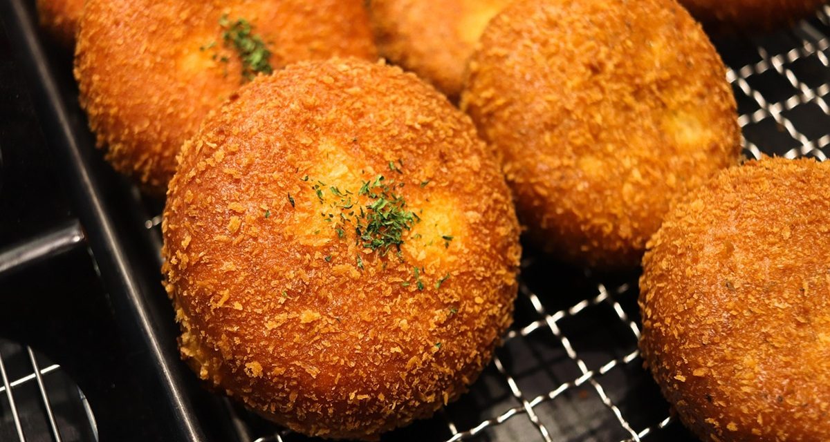 Pain croquette doré, parfait pour une pause sucrée
