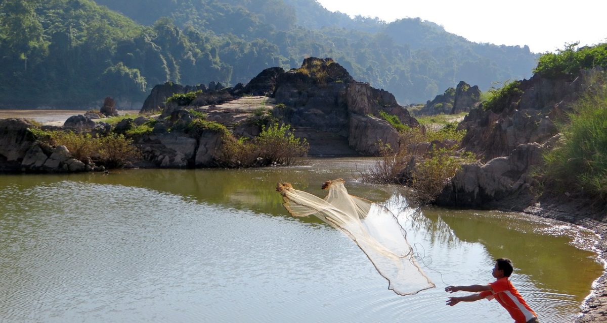 Pêche traditionnelle sur le Mékong au Laos