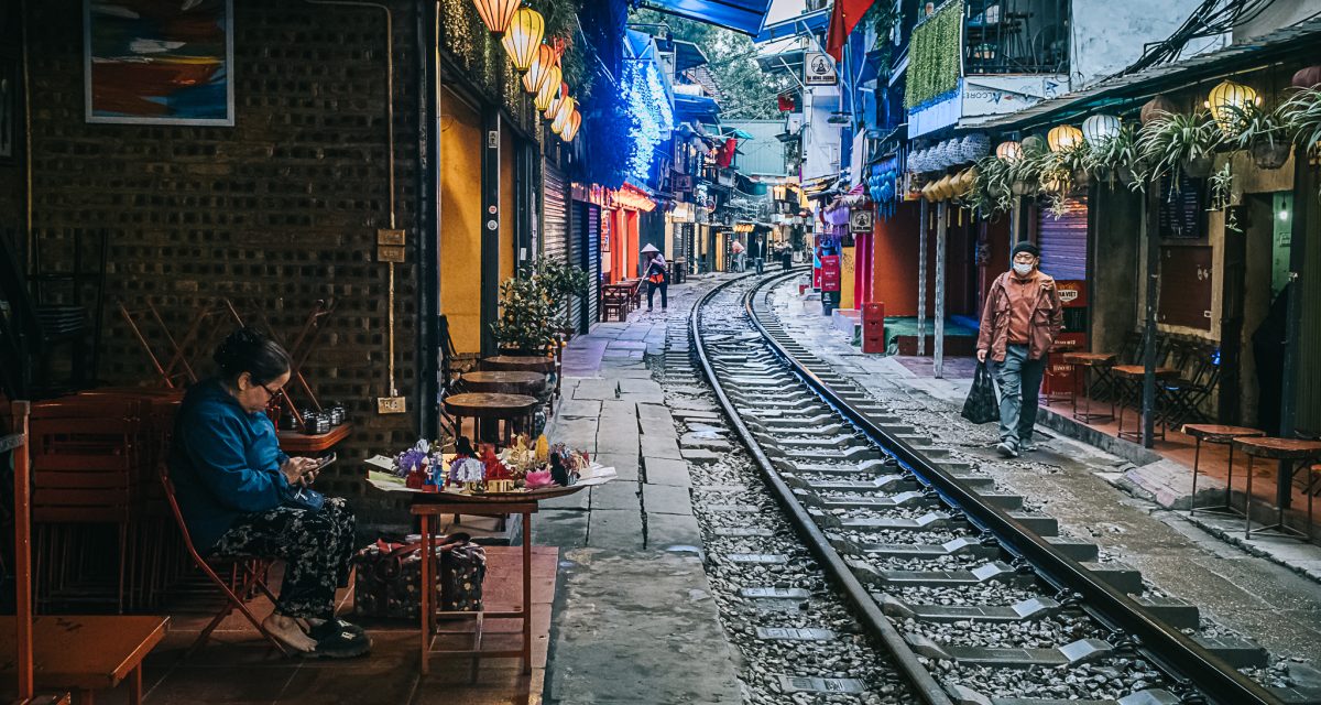 La rue du train à Hanoi