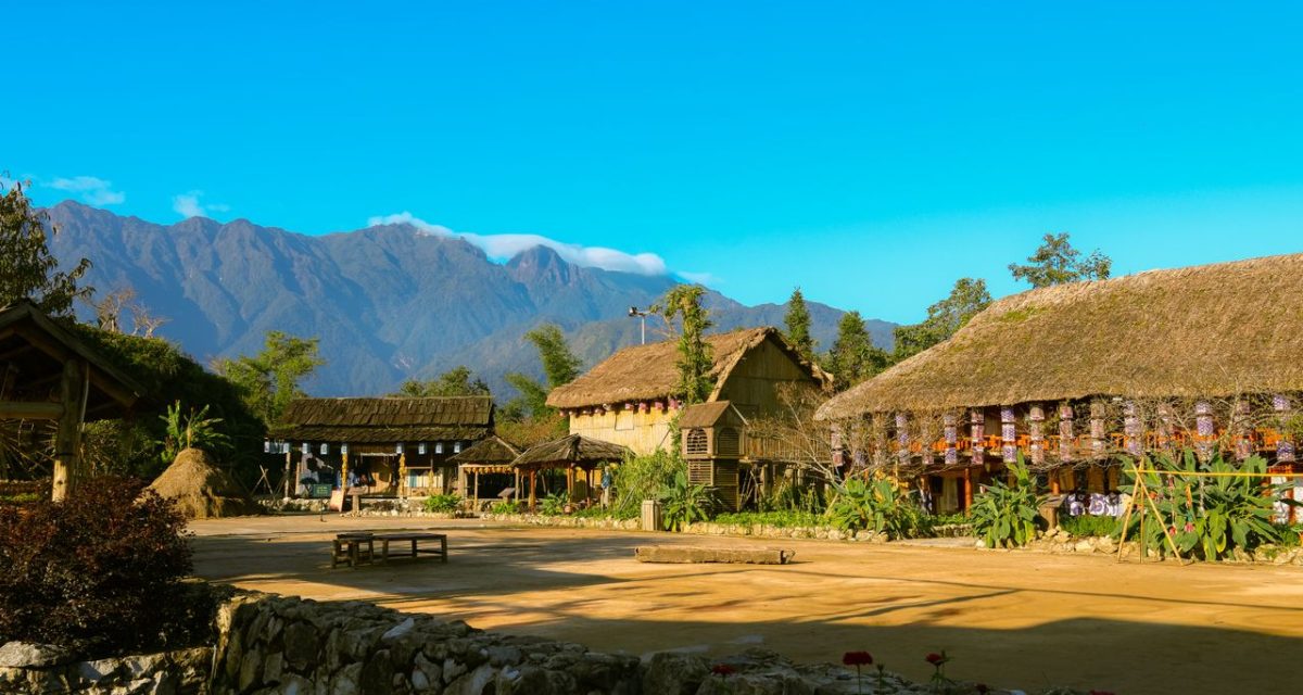 Village traditionnel dans les montagnes de Sapa
