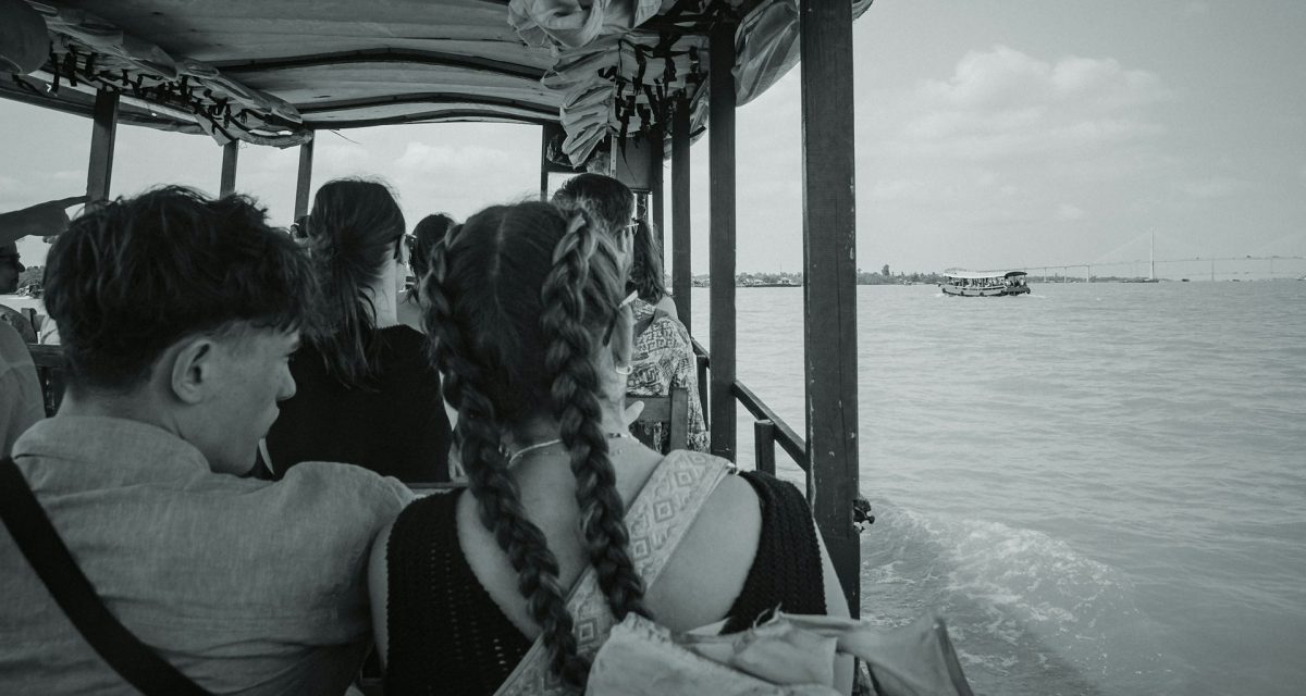 Voyageurs en bateau dans le delta du Mékong