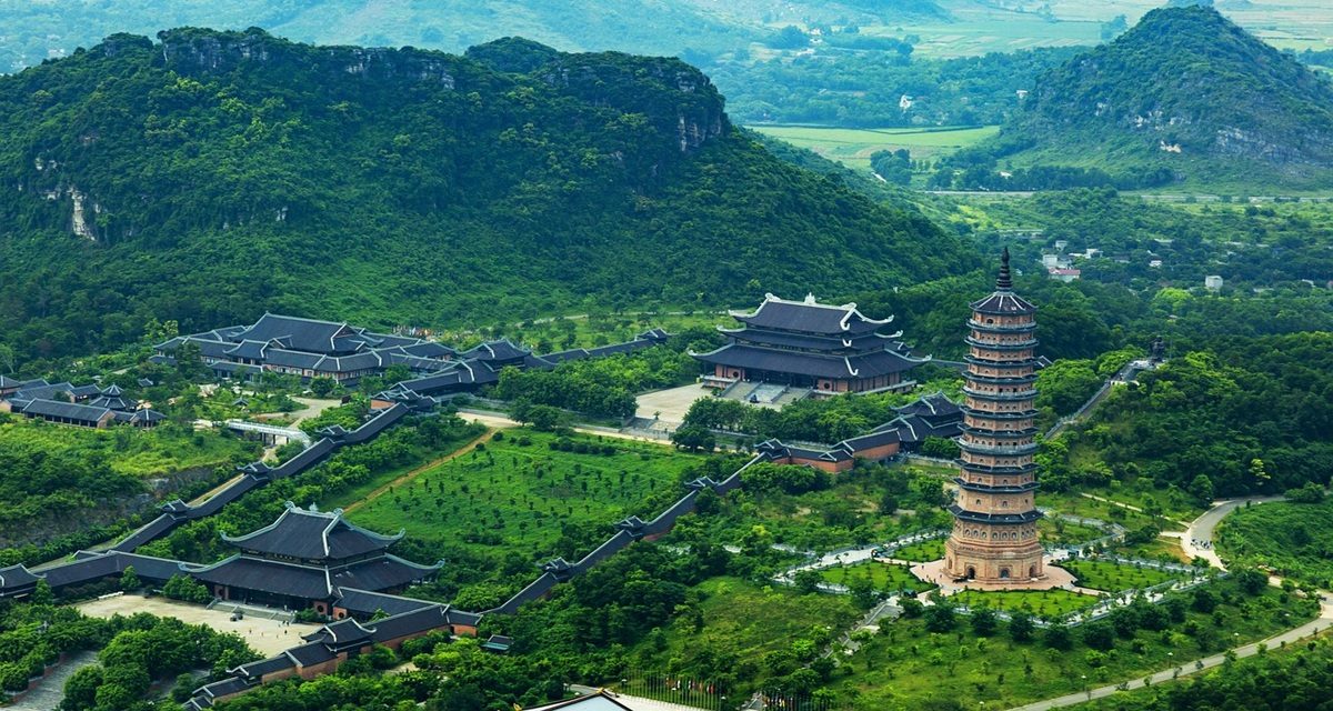 Vue panoramique de Trang An près de Bai Dinh