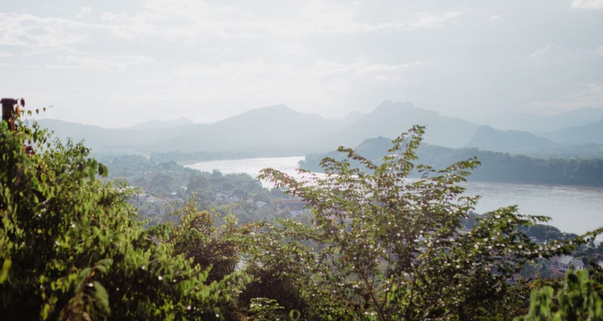Vue sur le Mékong depuis le mont Phou Si