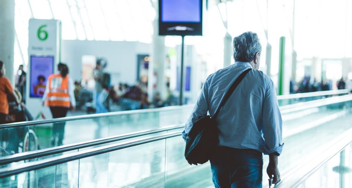 Voyageur après un atterrissage à l’aéroport de Hanoï