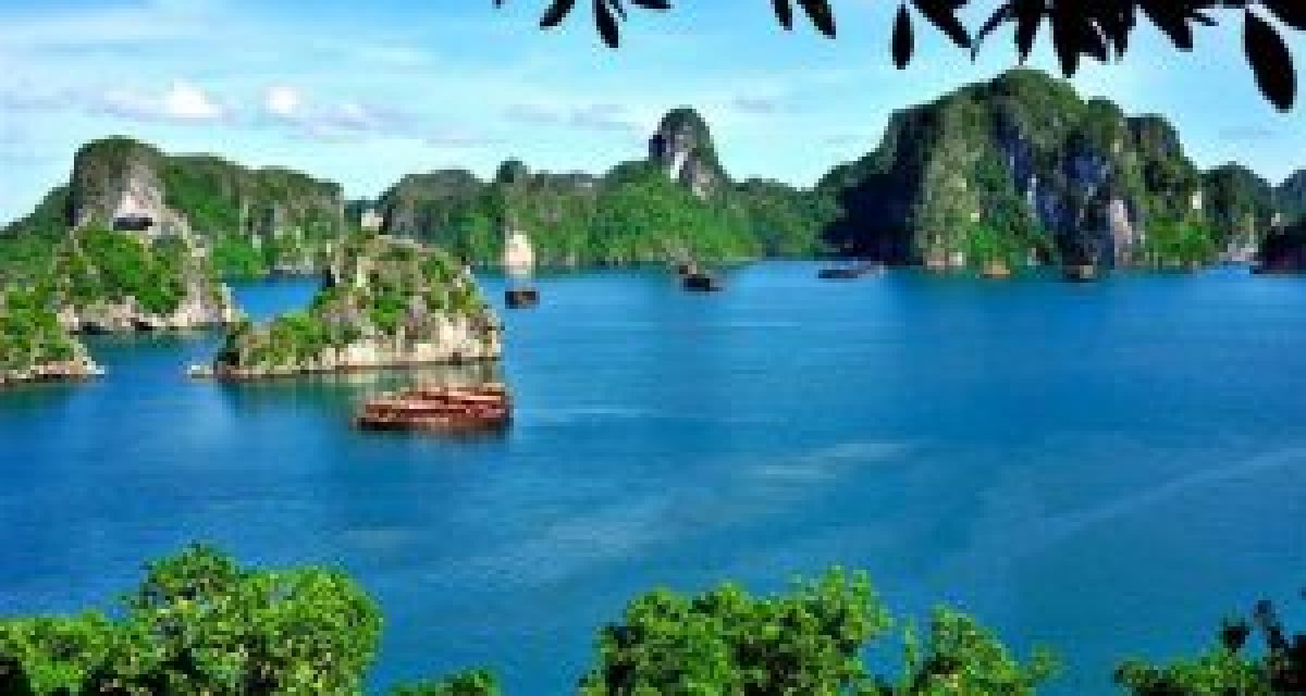 Vue panoramique de la baie d’Ha Long Vue panoramique de la baie d’Ha Long