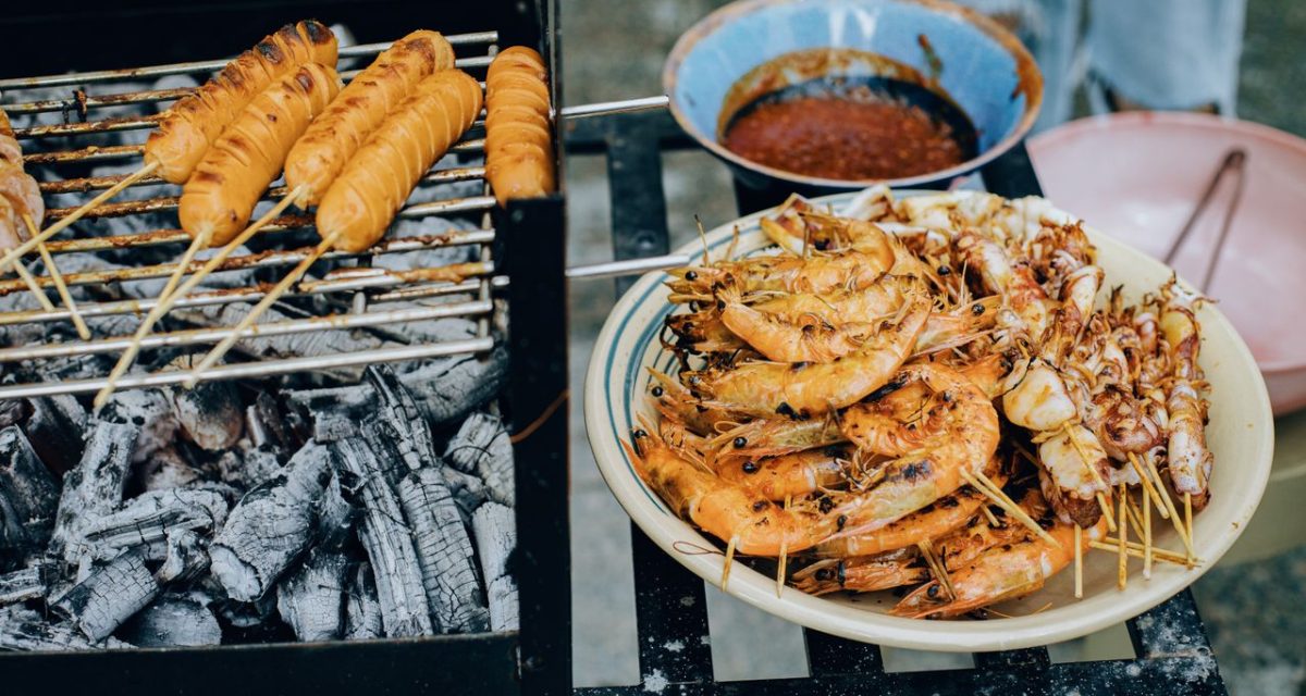 Fruits de mer grillés et brochettes aux saveurs authentiques du Vietnam.