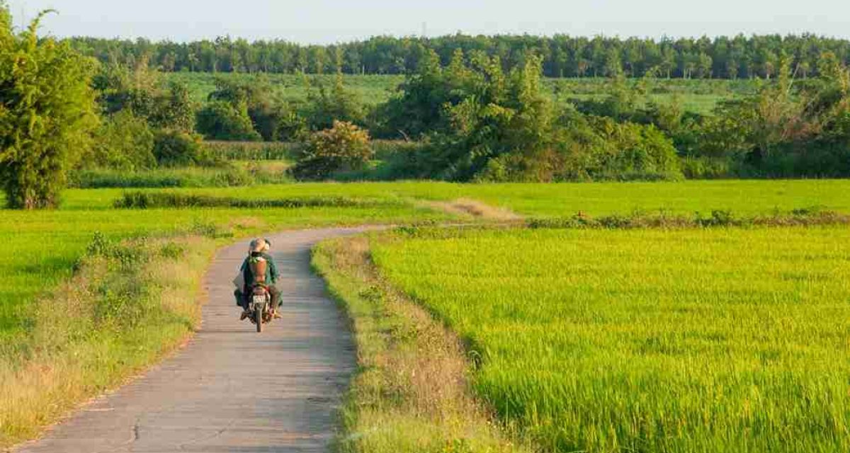 sur la route à moto au vietnam