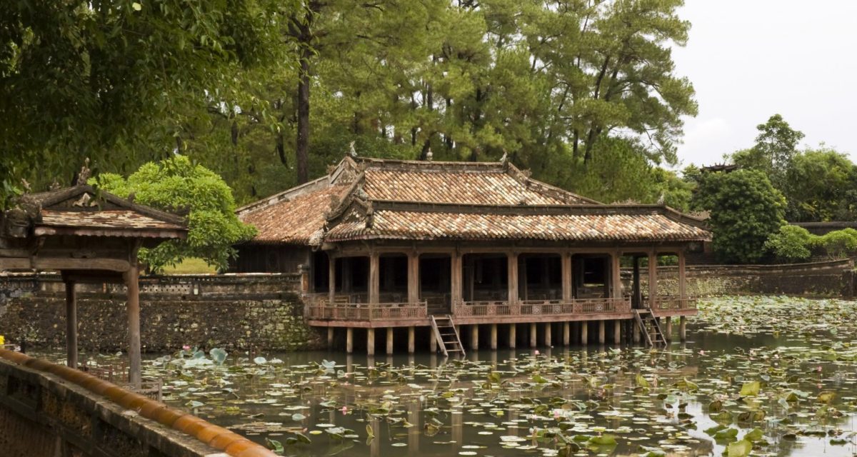 tomb tu duc