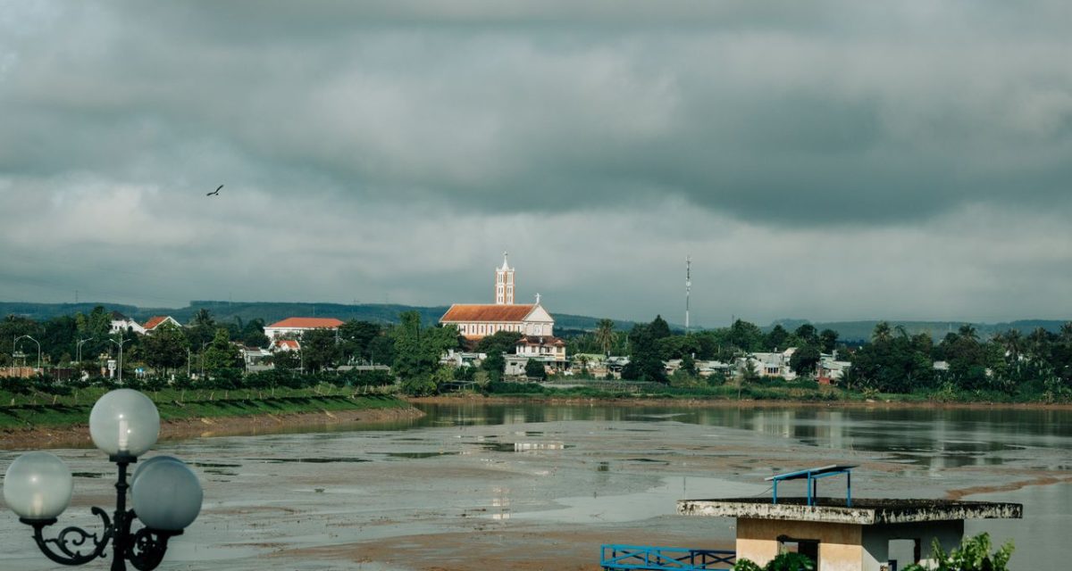 vallée de Thahza depuis Kon Tum vallée de Thahza depuis Kon Tum